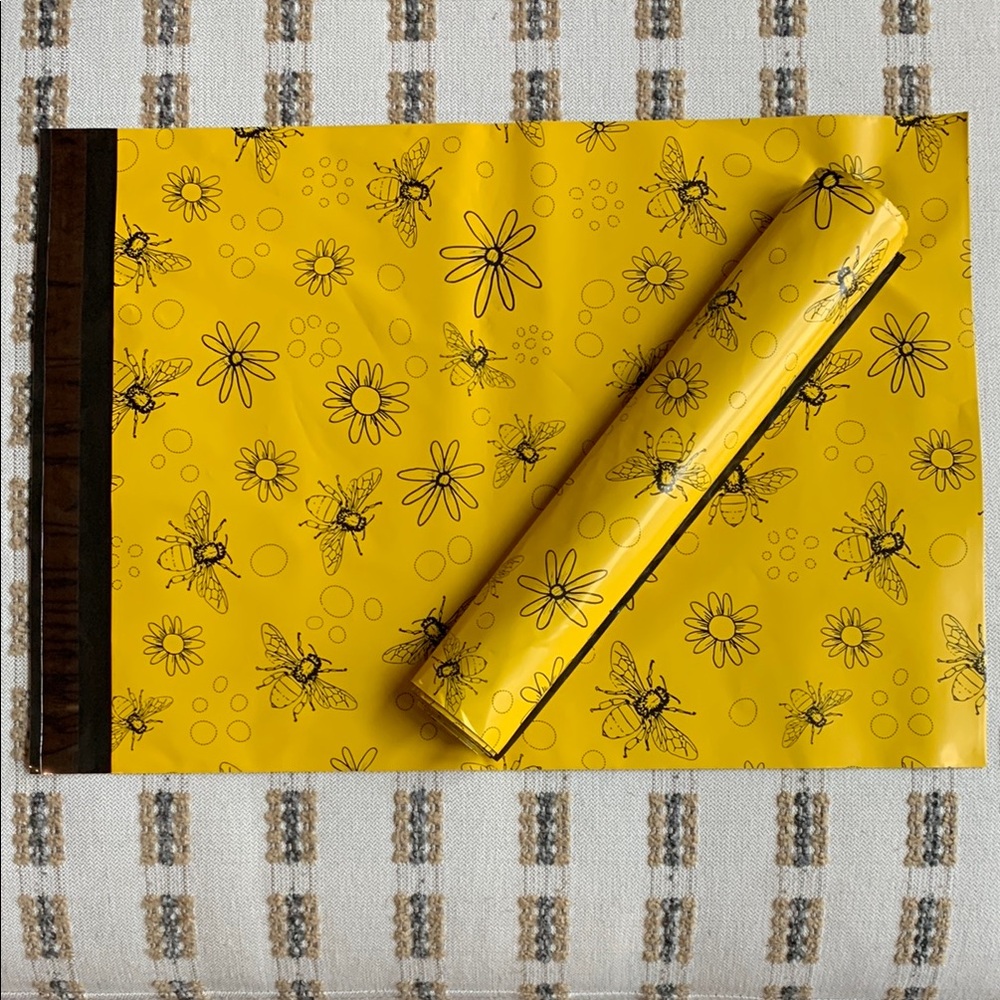 10 count bee and flower 14.5” x 19” poly mailer NEW